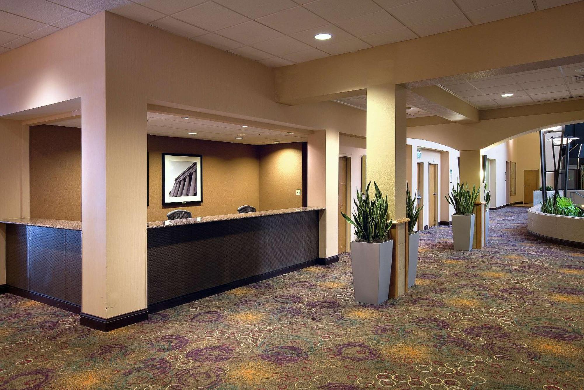 Embassy Suites By Hilton Kansas City International Airport Exterior photo