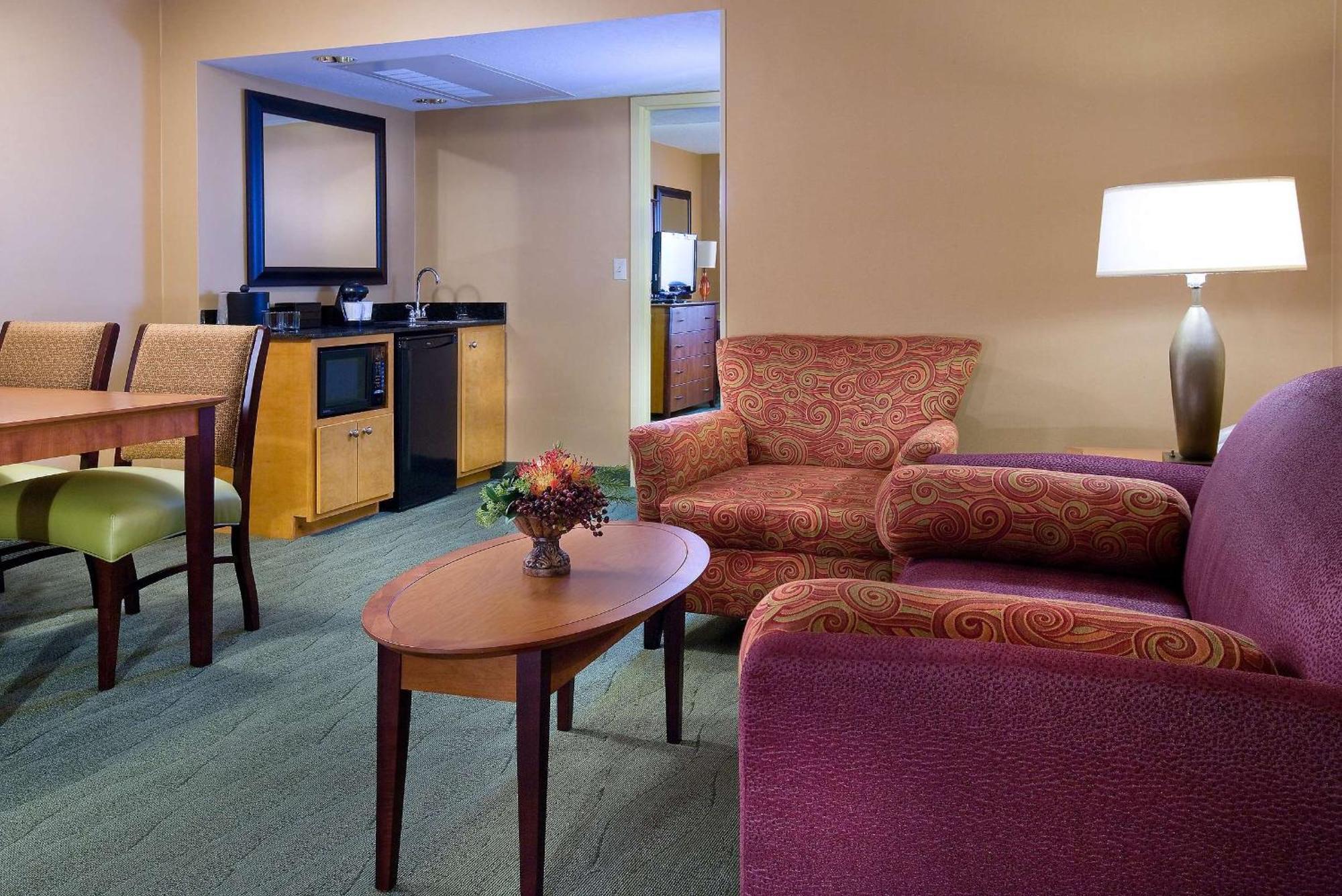 Embassy Suites By Hilton Kansas City International Airport Room photo